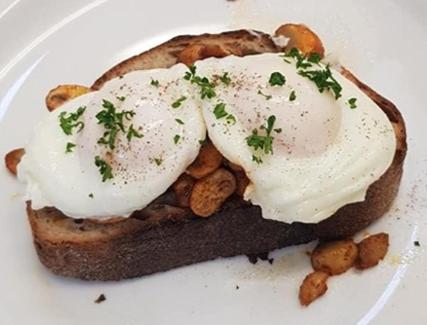 Jídlo v hotelu nebo okolí