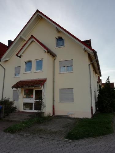 a white house with a red roof at Ferienwohnung Weimar - Ulla in Weimar