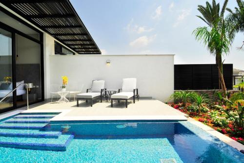 Bazén v ubytování Dream Island Spa & Health Resort nebo v jeho okolí