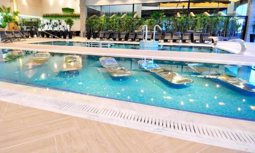 Bazén v ubytování Dream Island Spa & Health Resort nebo v jeho okolí