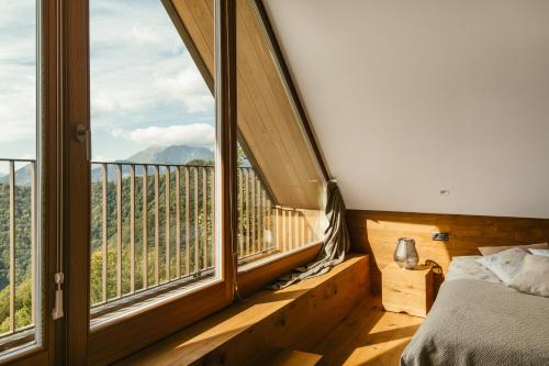 Una cama o camas en una habitación de Eco Chalet AstraMONTANA