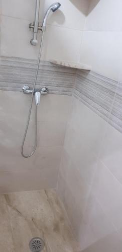 a shower with a shower head in a bathroom at Hostal Málaga in Arcos de la Frontera