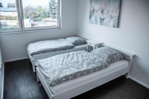 Postel nebo postele na pokoji v ubytování Ferienwohnung Seeblick Lausitzer Seenland