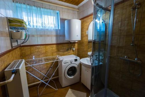 A bathroom at Joli Guesthouse