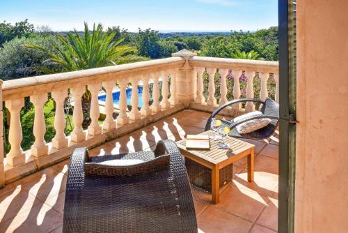 a balcony with a table and chairs on a balcony at Casa Calonge in Felanitx