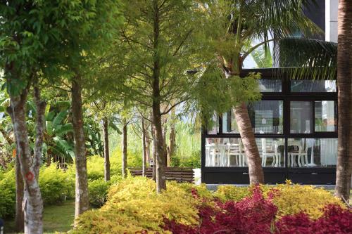 Ein Garten an der Unterkunft Najima B&B