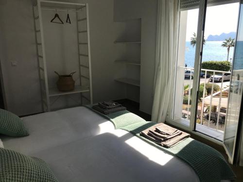 A bed or beds in a room at ALTEAMAR