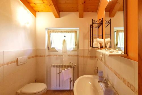 Ett badrum på Residence La Collina