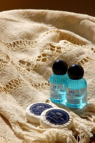 two bottles of water sitting on top of a blanket at Hotel La Casa sul Mare in Procida