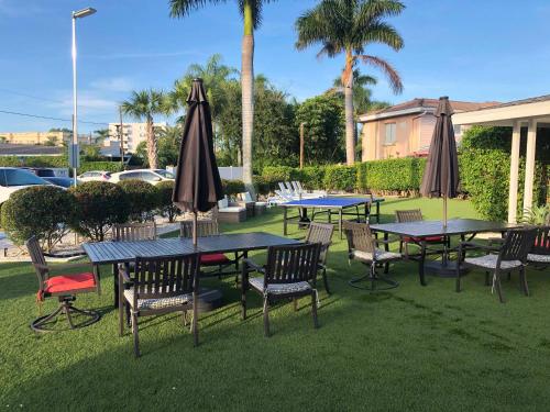 a group of tables and chairs with umbrellas at Captiva Beach Resort (open private beach access) in Sarasota