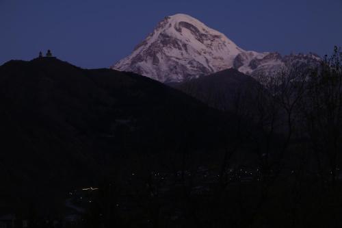 ゲストハウスから撮影された、または一般的な山の景色