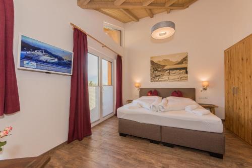 Gallery image of Grossglockner Chalets Zell am See in Zell am See