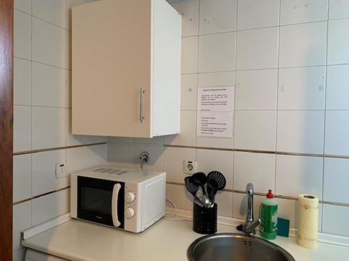 A kitchen or kitchenette at Apartamentos Torr en Prosperidad - Chamartín