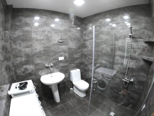 Ένα μπάνιο στο ANAs House