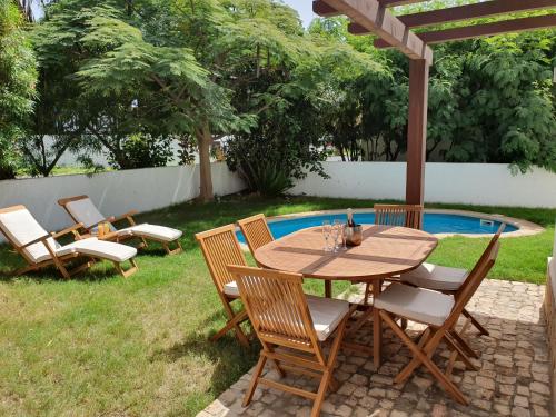 Der Swimmingpool an oder in der Nähe von Dream Villa with private pool at Tortuga Beach Resort