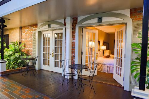a porch with a table and chairs and a bed at Heritage Inn in Great Falls