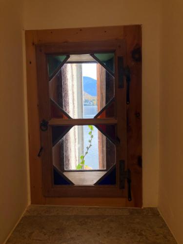 a door with a window in a room at Seehaus am Hallstätter See in Hallstatt