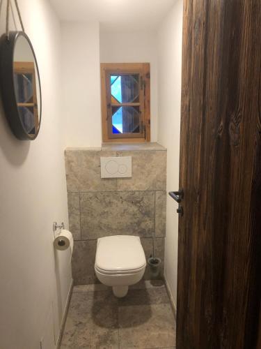 a small bathroom with a toilet and a window at Seehaus am Hallstätter See in Hallstatt