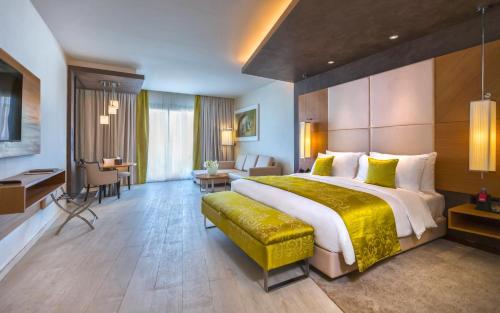Katil atau katil-katil dalam bilik di Mövenpick Hotel du Lac Tunis