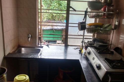 a kitchen with a sink and a stove at Hospdigisy-Double bed private room in Hāora