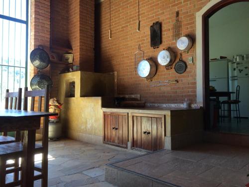Majoituspaikan Casa de Campo em Região Serrana de Cunha - SP. keittiö tai keittotila