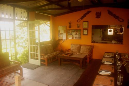 Ein Sitzbereich in der Unterkunft Lime Tree Farm, Blue Mountains