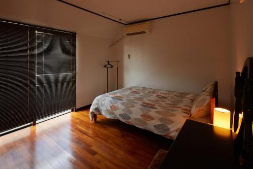 a bedroom with a bed and a large window at Wind Henza in Henza