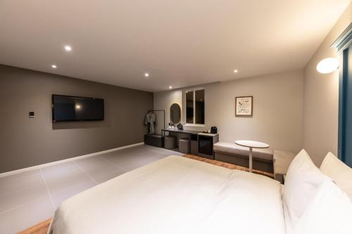 Katil atau katil-katil dalam bilik di Brown Dot Hotel Seong Seo