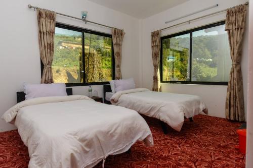 Postel nebo postele na pokoji v ubytování Nayagaun Village Resort