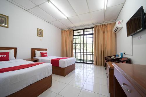 Giường trong phòng chung tại OYO 44033 Terap Inn Kuala Nerang