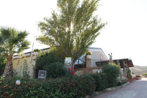Το κτήριο όπου στεγάζεται  the country house