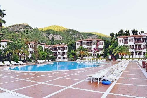 Bazén v ubytovaní Alize Hotel Oludeniz - All Inclusive alebo v jeho blízkosti