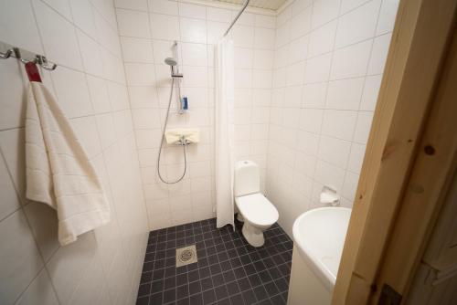 Kylpyhuone majoituspaikassa Mäntylän Tila