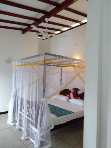 Una cama o camas en una habitación de Near Beach Rest