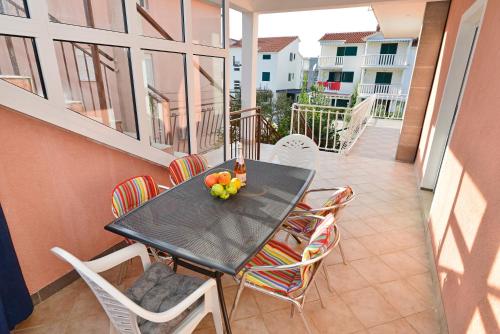 Ein Balkon oder eine Terrasse in der Unterkunft Apartments Martina