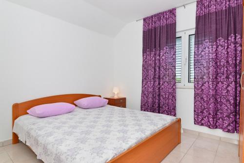 Ein Bett oder Betten in einem Zimmer der Unterkunft Apartments Martina