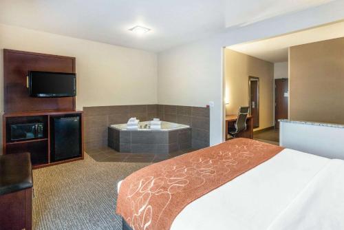 Ένα ή περισσότερα κρεβάτια σε δωμάτιο στο Comfort Suites Yakima