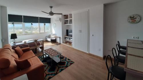 TV a/nebo společenská místnost v ubytování Sunny Beach