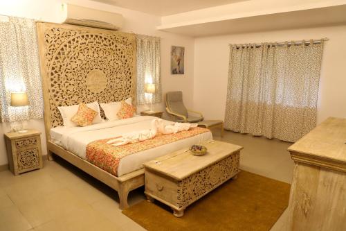 Кровать или кровати в номере Surya Kiran Porvorim