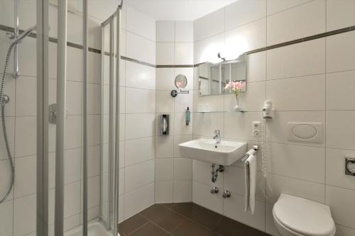 Arthotel Ana Gallery tesisinde bir banyo