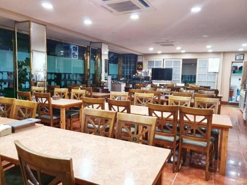 Majoituspaikan Myungsung Youth Town ravintola tai vastaava paikka