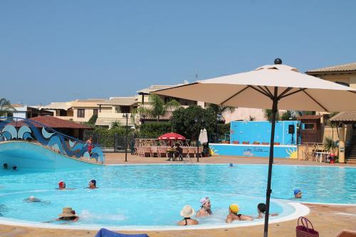 Campofelice Holidaysの敷地内または近くにあるプール