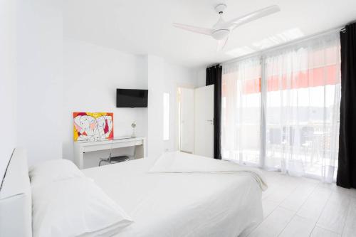 THE WHITE HEART HOUSE – ATTIC SEA VIEW