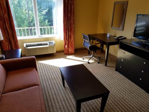 a hotel room with a desk and a computer in a room at La Quinta by Wyndham Atlanta Union City in Union City