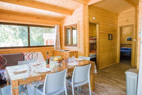 a dining room with a table and chairs at Funtana a l'Ora in Porto Ota