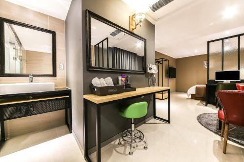 Gallery image of Docking Hotel in Gimpo