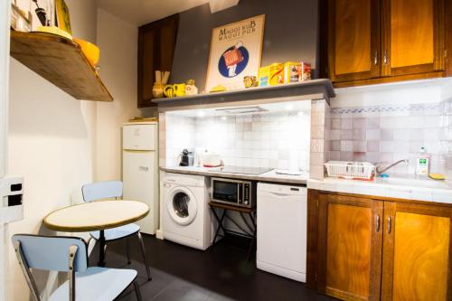 a small kitchen with a sink and a dishwasher at Le comédien - Climatisation Place de la comédie in Montpellier