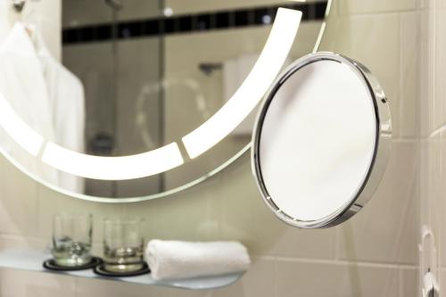 Un baño de Carlton Hotel Lyon - MGallery Collection