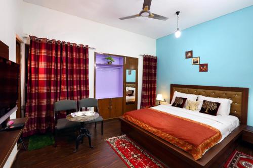 a bedroom with a bed and a table and a window at Golden Homestay in New Delhi