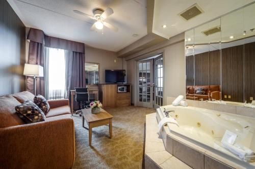 Posezení v ubytování Monte Carlo Inn Airport Suites
